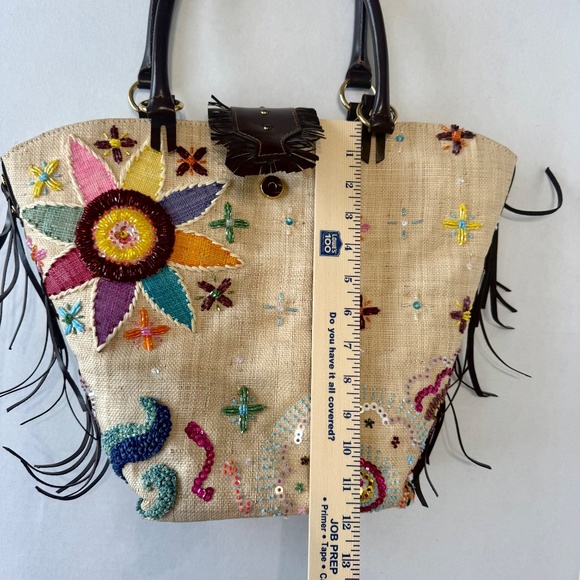 Charm and Luck Straw/Leather Summer Tote/Bag w/Side Fringe/Magnetic Closure - Picture 6 of 16